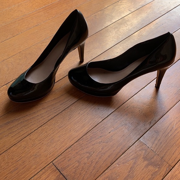 Vince Camuto Shoes - Vince Camuto shiny black heels - size 8